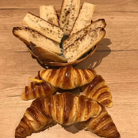 招待所 Les Pirondeaux 3*