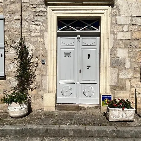 Les Pirondeaux 招待所