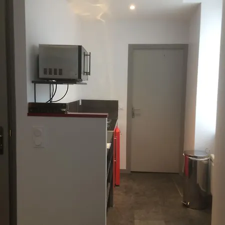 招待所 Les Pirondeaux 3*